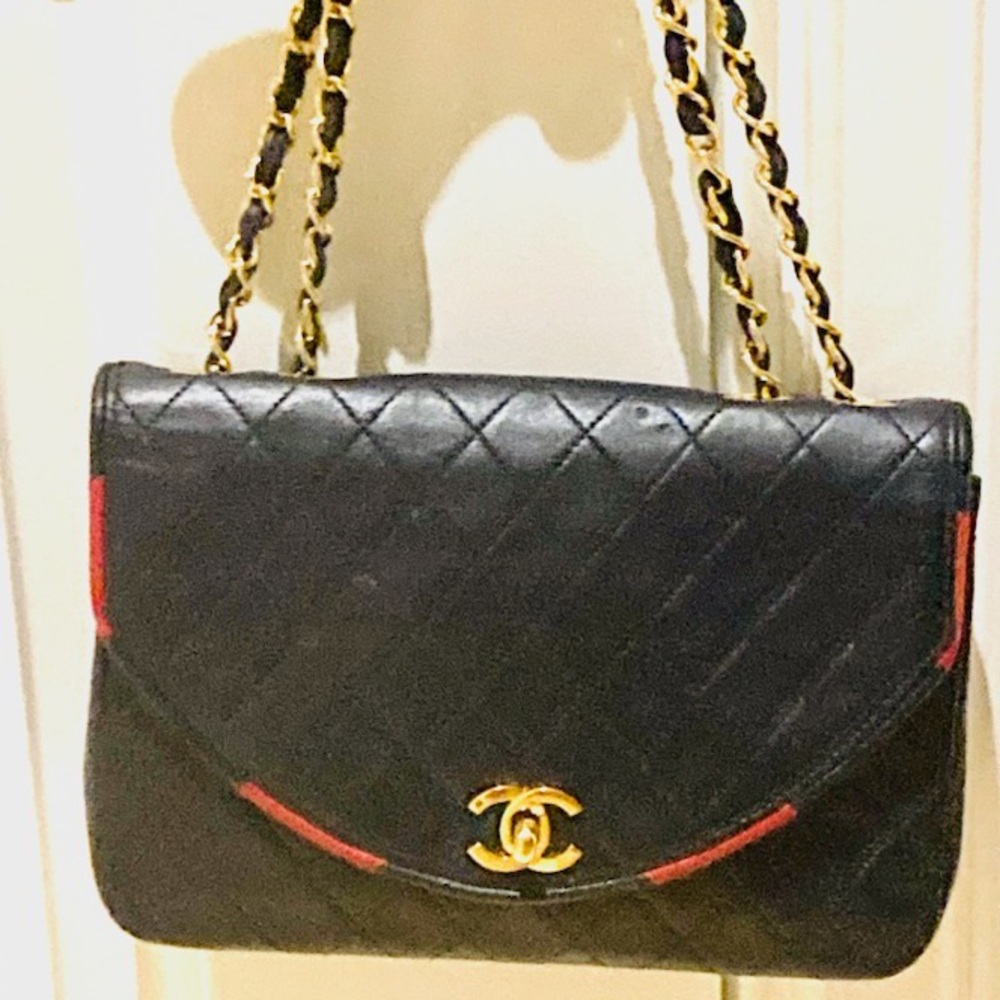Chanel Vintage Navy & Red Quilted Lambskin Purse & Chain. Great look with Denim - Picture 10 of 11